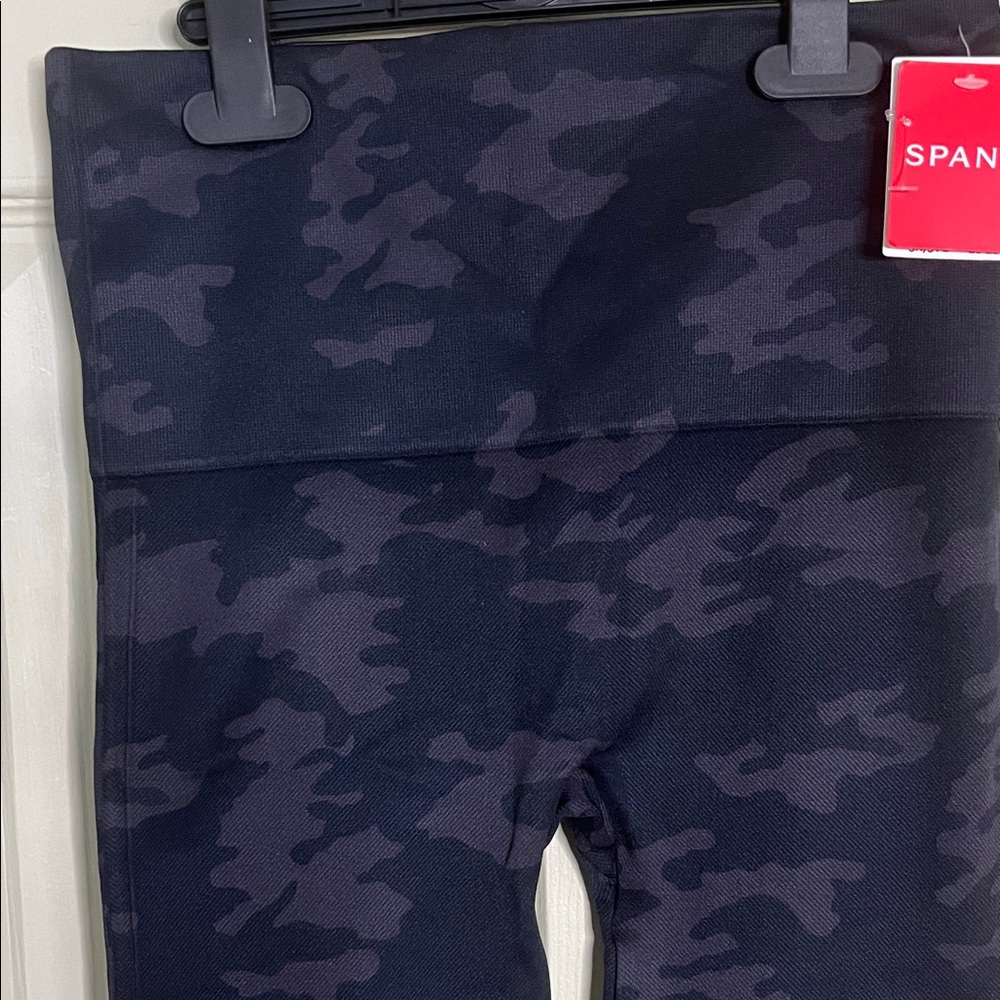 SPANX  Women’s black gray Camo Leggings